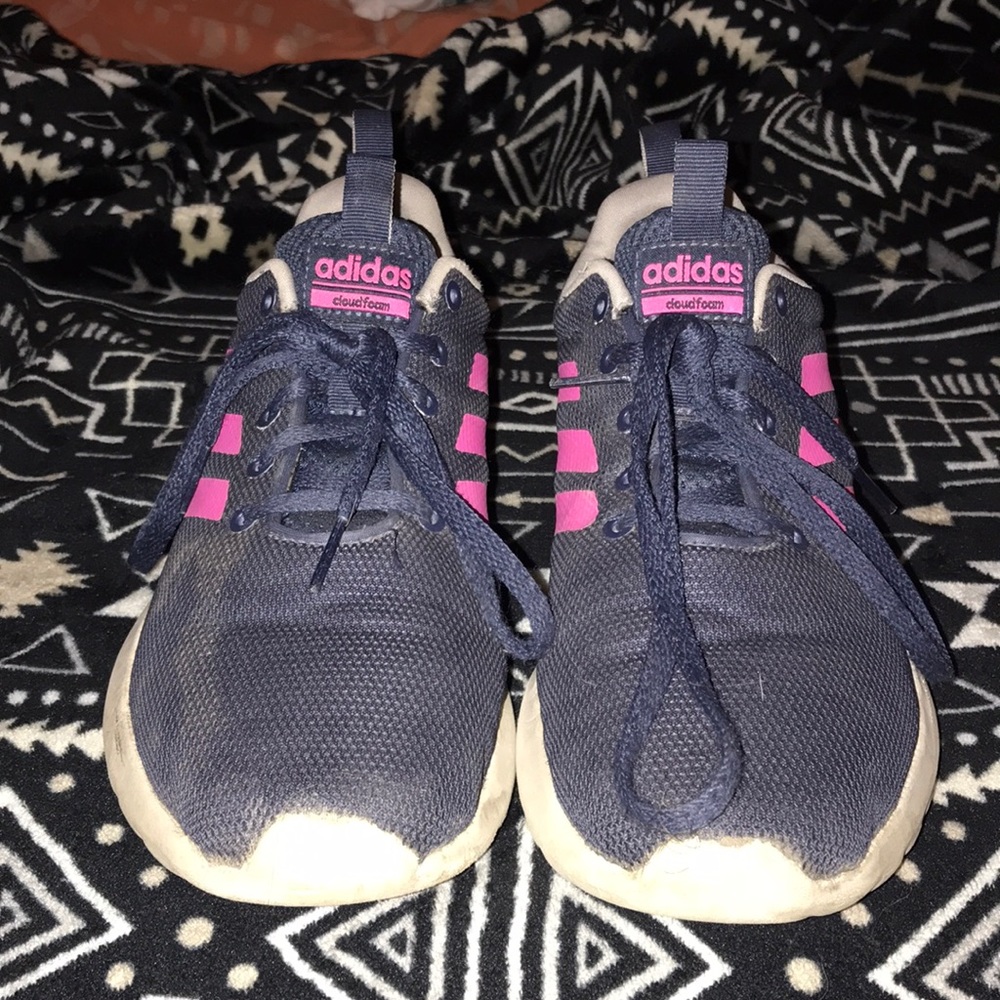 Size 6 women’s adidas sneakers